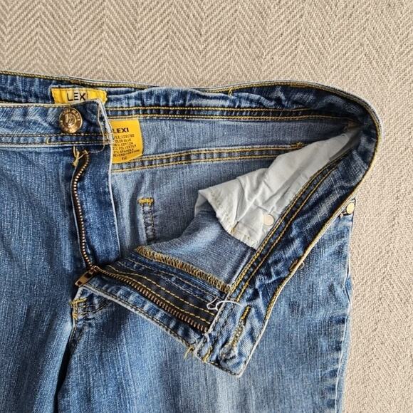 Lexi Denim Shorts Bermuda Size 12 (W34 L16) Medium Wash Embroidered Back Pocket - Picture 10 of 12